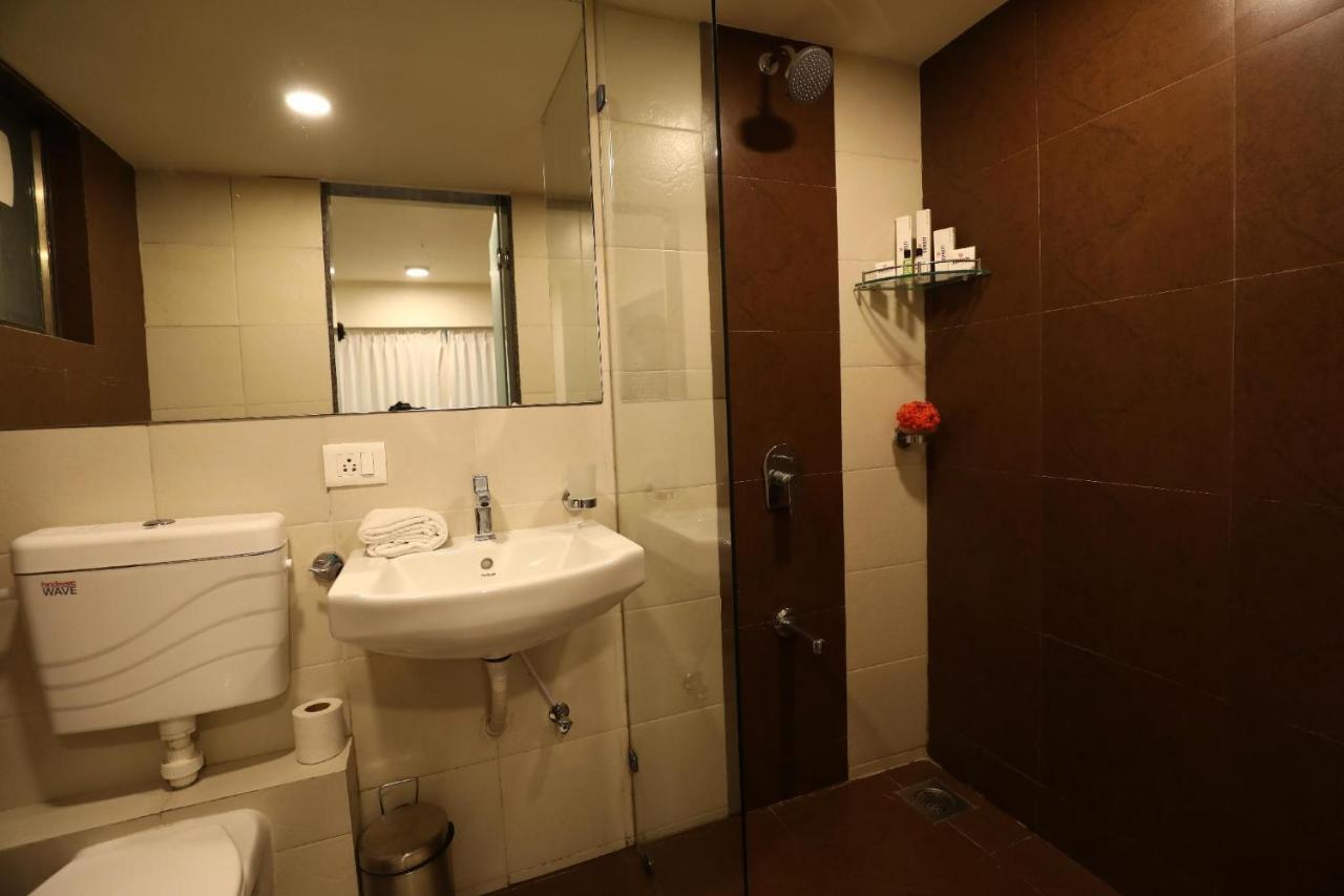 Honest Homes At Rajhans Belliza, Appartment Units Surat Buitenkant foto