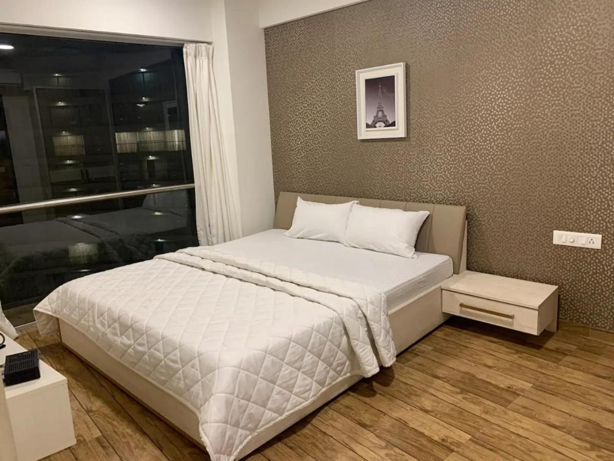 Honest Homes At Rajhans Belliza, Appartment Units Surat Buitenkant foto
